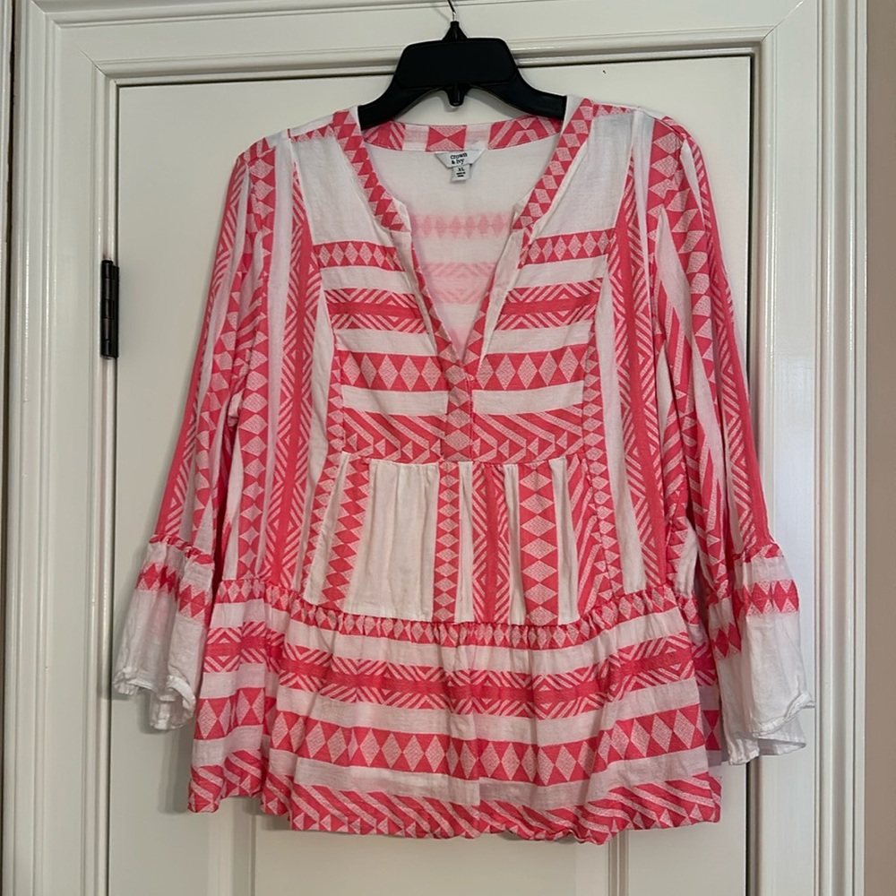 Crown and Ivy Pink and White top